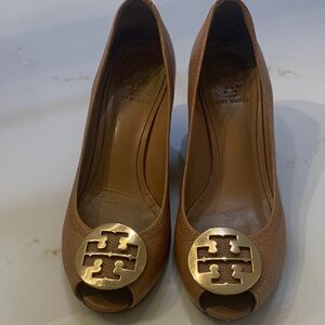 Tory Burch Tan Peep-Toe Heels with Gold Logo 9
